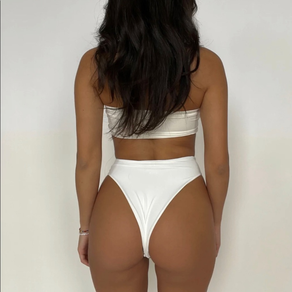 NWT- Aubrey white bikini bottoms (S)